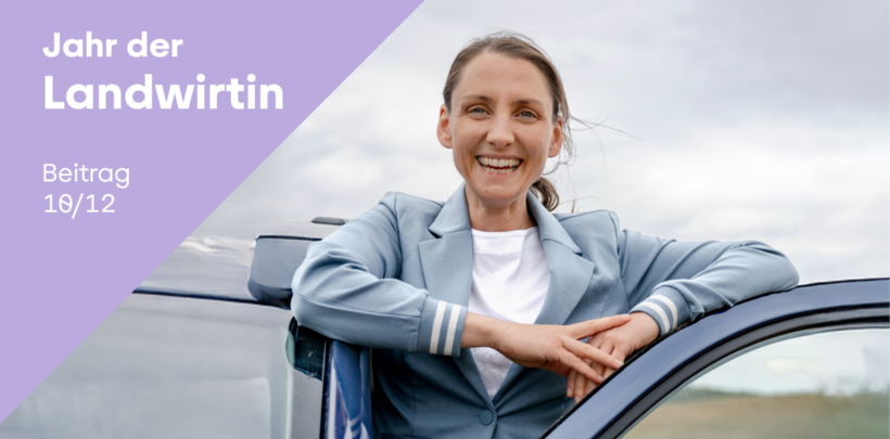 Beate Köber-Fleck steht an der geöffneten Tür ihres Autos