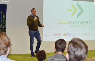 Das Publikum vorfolgt den Pitch von "Seedforward".