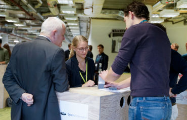 "Spraypatternator" beim Speed-Dating mit Verbandsvertretern.