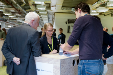 "Spraypatternator" beim Speed-Dating mit Verbandsvertretern.