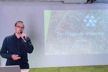 "Der fliegende Wildretter" pitcht am Demo Day.