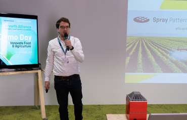 "Spraypatternator" pitcht am Demo Day.