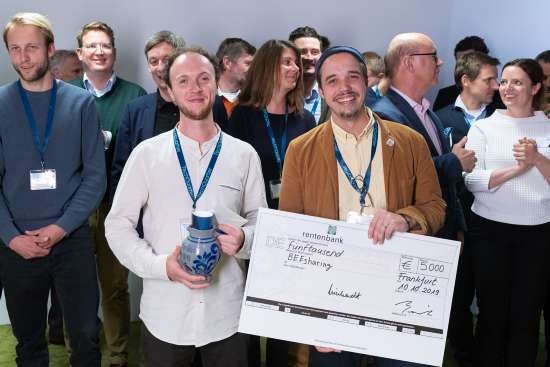 Die Sieger Nils Gerber und Otmar Trenk von "BEESharing". Die Sieger Nils Gerber und Otmar Trenk von "BEESharing".