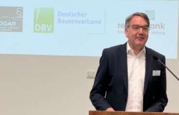 Udo Hemmerling begrüßt zum Berliner Forum 2023