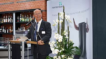 Dr. Horst Reinhardt begrüßt die Gäste zum Rehwinkel-Symposium 2019 in Berlin