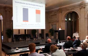 Dr. Boysen-Urban (Uni Hohenheim) stellt ihre Forschungsergebnisse beim Symposium 2018 vor