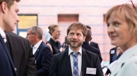 Prof. Dr. Holger Thiele mit Dina Schade und Sebastian Eichelsbacher