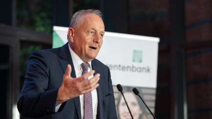 Kuratoriumsvorsitzender Joachim Rukwied hält die Laudatio auf die drei neuen Stipendiaten