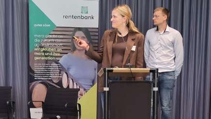 Tabea Rinklake und Heye Erchinger (Uni Göttingen) stellen ihre Forschungsergebnisse vor