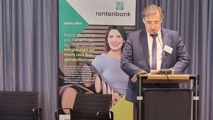 Dr. Tinoush Jamali Jaghdani (IAMO) stellt die Forschungsergebnisse vor