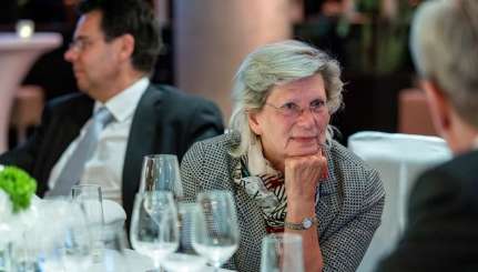 Dr. Birgit Roos