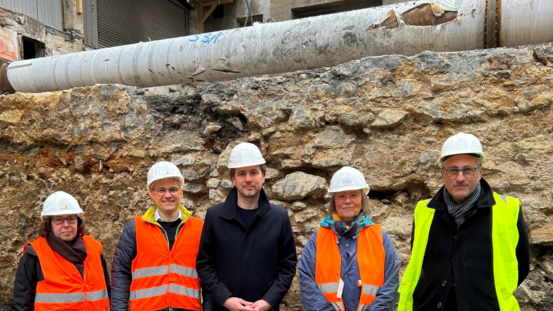 Gruppenfoto: Mitarbeiter der Rentenbank und des Denkmalschutzes der Stadt Frankfurt