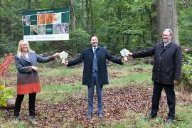 Übergabe der Auszeichnung als UN-Dekade-Projekt | © BImA